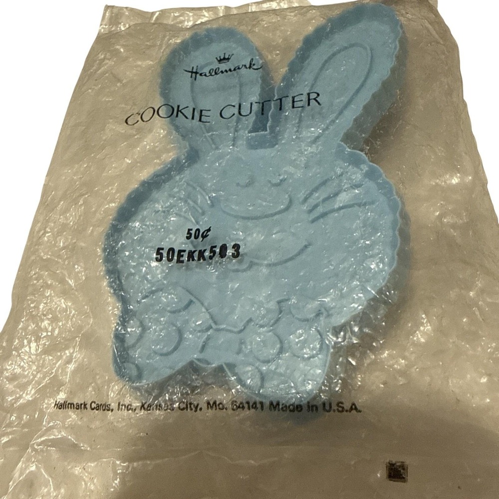 Vintage 1976 Hallmark Easter Rabbit Bunny Plastic Cookie Imprint Cutter Blue NEW